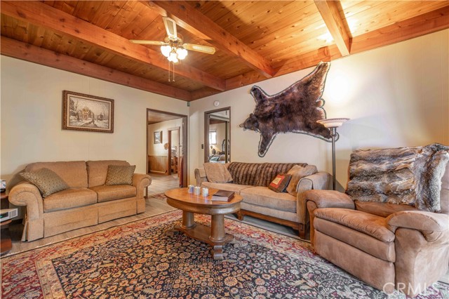 Detail Gallery Image 17 of 40 For 39791 Forest, Big Bear Lake,  CA 92315 - 3 Beds | 2 Baths
