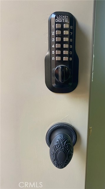 631 1/2 Benson Way, Thousand Oaks CA: https://media.crmls.org/medias/1b5315ce-0b80-47cf-ab4a-29ae7a515de8.jpg