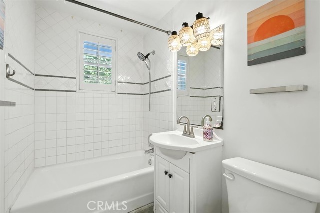 Detail Gallery Image 19 of 31 For 414 N Gertruda #B,  Redondo Beach,  CA 90277 - 3 Beds | 2 Baths