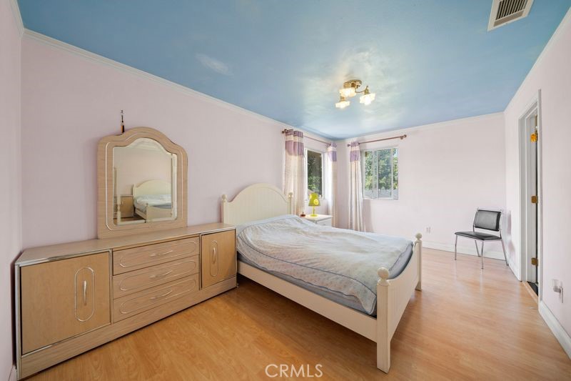 https://media.crmls.org/medias/1b54f3c6-a1d8-482d-8850-65af47957f36.jpg?preset=X-Large