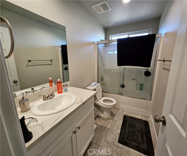 18010 Seaforth Street, Hesperia CA: https://media.crmls.org/medias/1b558379-952b-4341-9c7e-a34dca288433.jpg
