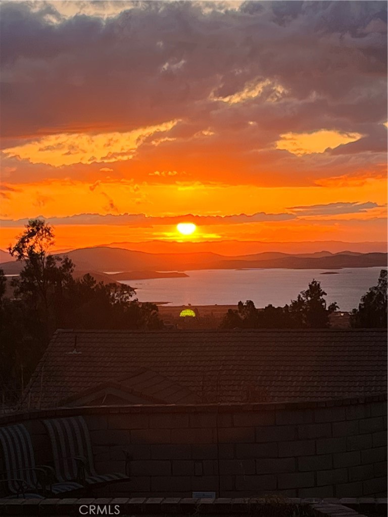 https://media.crmls.org/medias/1b56471a-ecb5-42f9-9fbc-20e0d5afd71d.jpg?preset=X-Large
