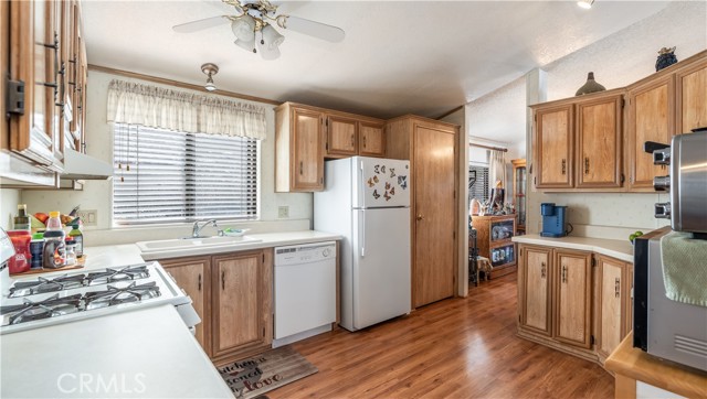 1536 S State Street, Hemet CA: https://media.crmls.org/medias/1b57423b-2662-425c-81de-a79aade8b9be.jpg
