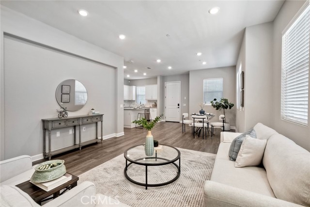 1097 Delpy View, Vista CA: https://media.crmls.org/medias/1b5760b5-7ca1-4306-b752-b81abd307759.jpg