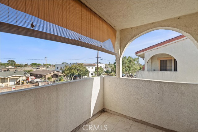 215 N Maple Avenue, Montebello CA: https://media.crmls.org/medias/1b584683-c94a-4ff1-bd47-e27da70f38ad.jpg