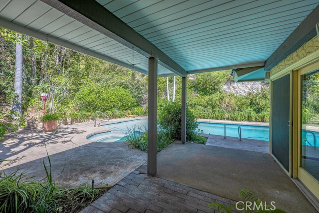 851 Misty Isle Drive, Glendale CA: https://media.crmls.org/medias/1b58b52a-39ac-4847-97fb-68d9c25354c3.jpg