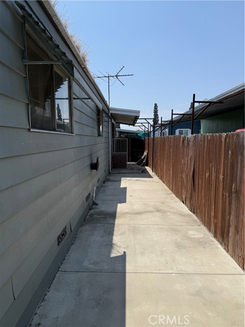 16600 Orange Avenue, Paramount CA: https://media.crmls.org/medias/1b59325e-99c4-400a-bb79-a328e2792df7.jpg