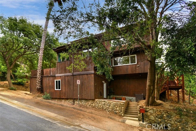 Detail Gallery Image 2 of 36 For 3833 Ridgemoor Dr, Studio City,  CA 91604 - 2 Beds | 1/1 Baths