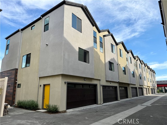 Detail Gallery Image 5 of 29 For 5876 Linden Ave #3, Long Beach,  CA 90805 - 3 Beds | 3/1 Baths