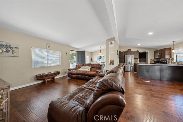 Detail Gallery Image 14 of 42 For 34437 Tree Ln, Wildomar,  CA 92595 - 3 Beds | 2/1 Baths