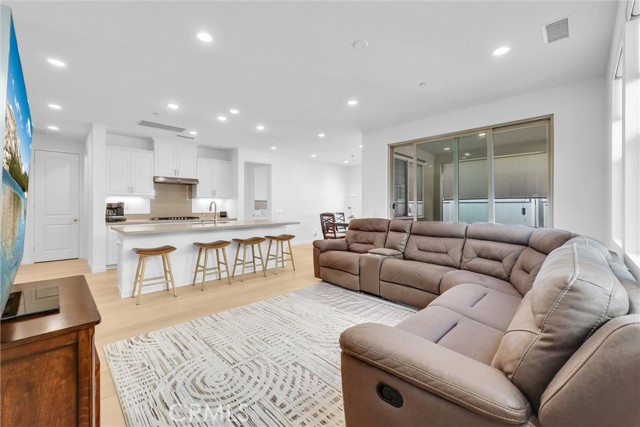 Detail Gallery Image 5 of 29 For 10943 Carrillo Ct, Cypress,  CA 90720 - 2 Beds | 2 Baths