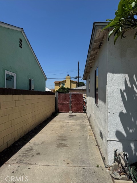 1509 S. Burris Ave, Compton CA: https://media.crmls.org/medias/1b5b46fb-cc34-475d-a738-f6f255f368f8.jpg
