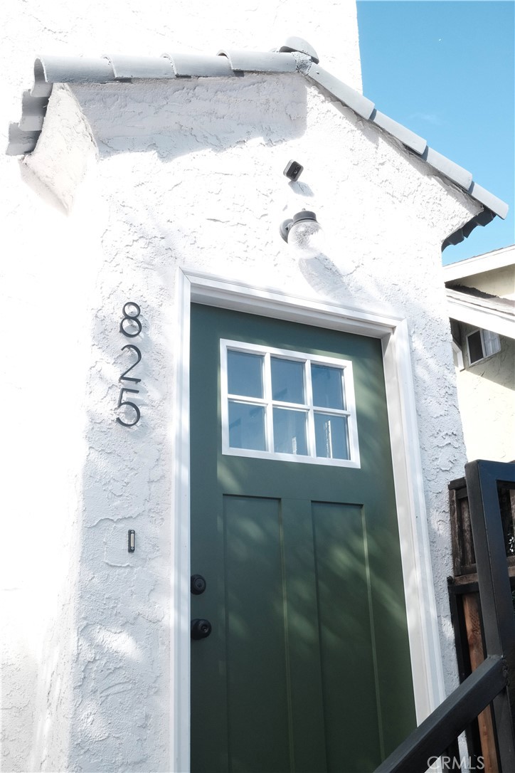 823 E 10th