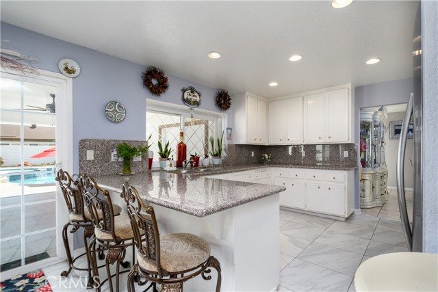 Detail Gallery Image 10 of 33 For 917 Brandywine Ln, Corona,  CA 92880 - 4 Beds | 2/1 Baths