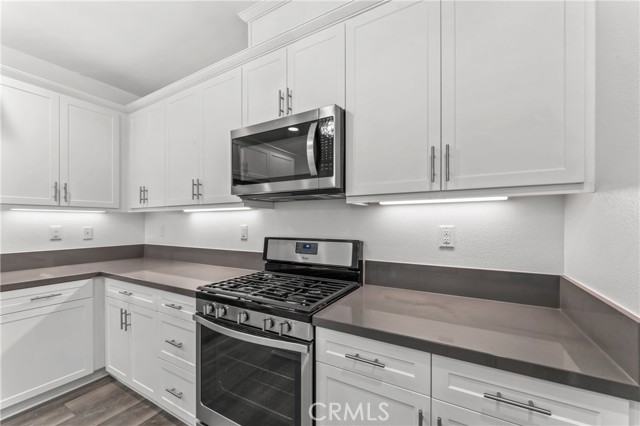 Detail Gallery Image 6 of 20 For 28649 Jardineras Dr, Valencia,  CA 91354 - 3 Beds | 3 Baths