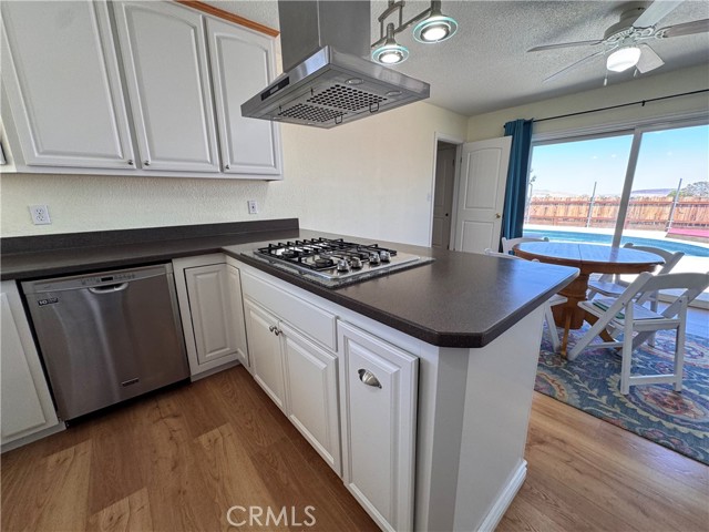 417 Fenoak Drive, Barstow CA: https://media.crmls.org/medias/1b5e97c4-c98c-47fa-be31-e65879f11fab.jpg