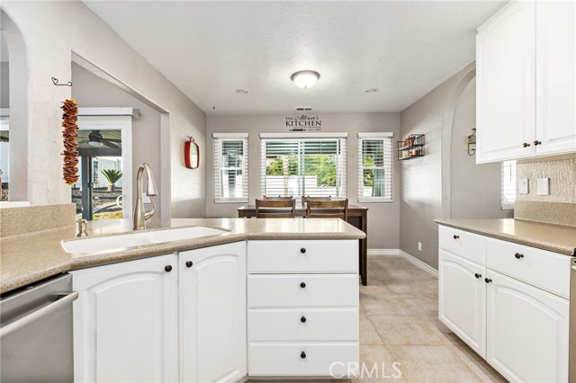 Detail Gallery Image 17 of 54 For 29172 Longhorn Dr, Canyon Lake,  CA 92587 - 4 Beds | 3 Baths
