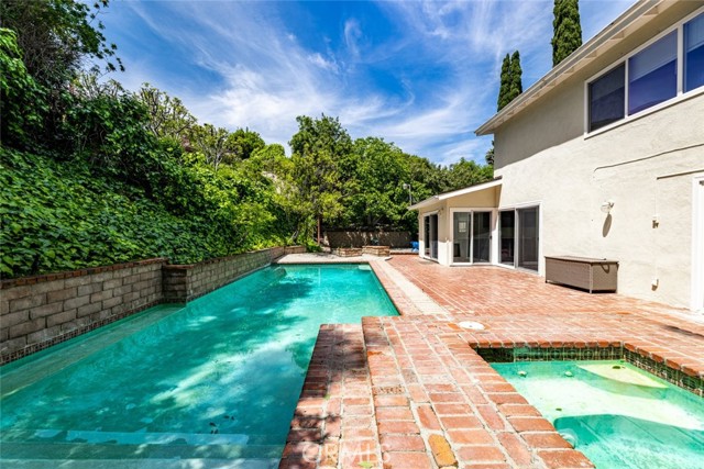 Detail Gallery Image 38 of 41 For 24526 Calvert St, Woodland Hills,  CA 91367 - 3 Beds | 3 Baths