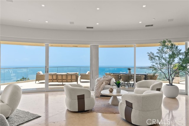 900 Gainsborough Drive, Laguna Beach CA: https://media.crmls.org/medias/1b5f81a1-b07c-4df2-897d-1d86cc6a126e.jpg