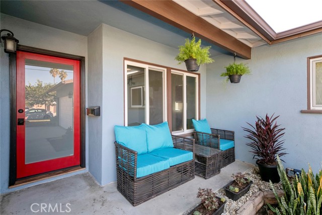 Detail Gallery Image 3 of 27 For 15808 Valerio St, Van Nuys,  CA 91406 - 3 Beds | 2 Baths