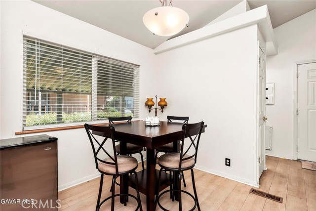 Detail Gallery Image 8 of 30 For 40701 Rancho Vista Bld #142,  Palmdale,  CA 93551 - 3 Beds | 2/1 Baths