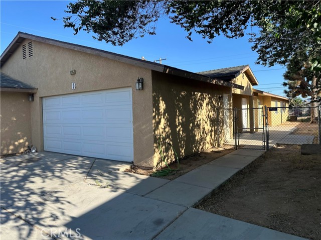 16585 Pine Street, Hesperia CA: https://media.crmls.org/medias/1b60ce32-7ad8-4f99-96db-4b12651cca87.jpg