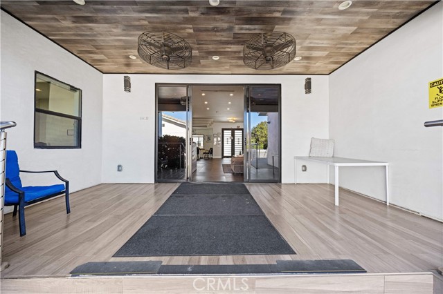 Detail Gallery Image 15 of 24 For 22913 Burbank, Woodland Hills,  CA 91367 - 11 Beds | 8 Baths