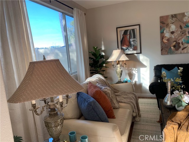 Detail Gallery Image 8 of 48 For 39213 Anchor Bay #B,  Murrieta,  CA 92563 - 3 Beds | 2/1 Baths