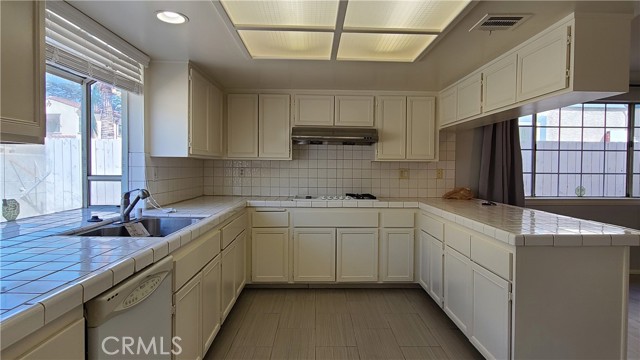 Detail Gallery Image 10 of 29 For 9921 Lower Azusa Rd, Temple City,  CA 91780 - 4 Beds | 2/1 Baths