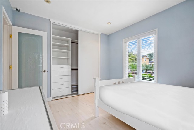 Detail Gallery Image 13 of 27 For 5362 Yolanda Ave, Tarzana,  CA 91356 - 3 Beds | 3 Baths