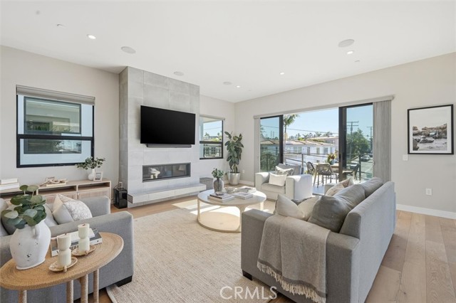 Image 8 of 49 For 959 5th Street  A