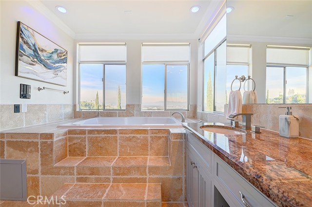Detail Gallery Image 21 of 44 For 3952 Oakfield Dr, Sherman Oaks,  CA 91423 - 5 Beds | 4/1 Baths