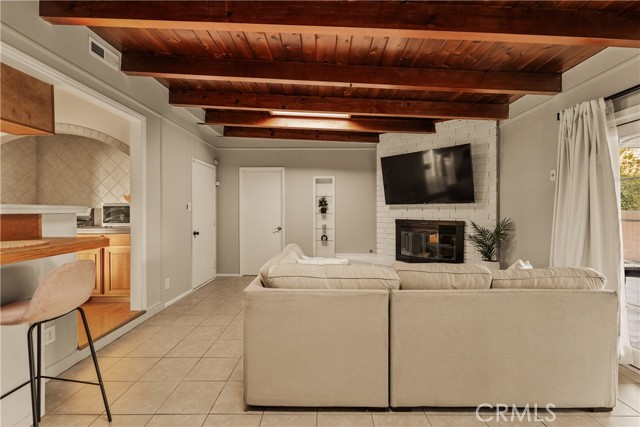 Detail Gallery Image 13 of 27 For 1640 N Lincoln St, Burbank,  CA 91506 - 4 Beds | 2 Baths