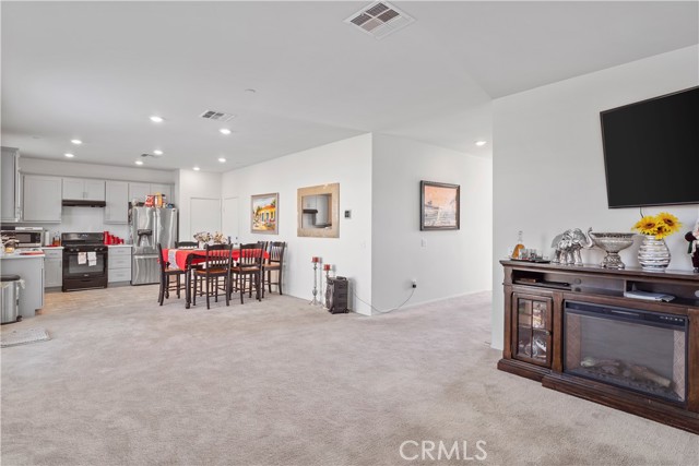 Detail Gallery Image 13 of 44 For 15056 Tawney Ridge Ln, Victorville,  CA 92394 - 4 Beds | 3 Baths