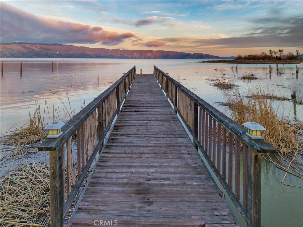 https://media.crmls.org/medias/1b662089-a87d-4a79-8b85-d8a2a791809c.jpg?preset=X-Large