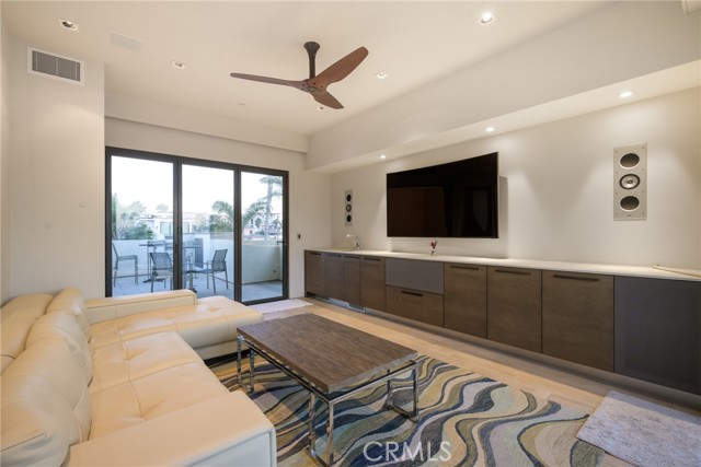 Detail Gallery Image 19 of 28 For 121 7th St, Huntington Beach,  CA 92648 - 3 Beds | 3/1 Baths