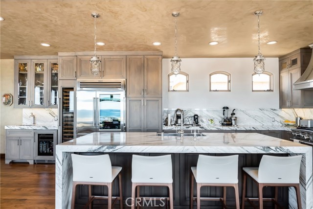 Detail Gallery Image 6 of 19 For 221 30th St, Manhattan Beach,  CA 90266 - 4 Beds | 4/1 Baths