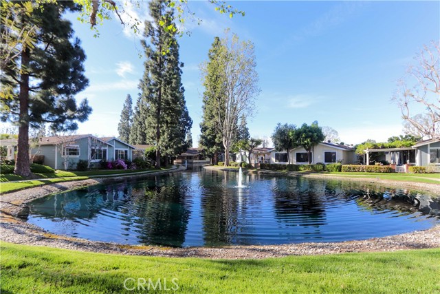 Detail Gallery Image 2 of 25 For 2528 Park Lake #108,  Santa Ana,  CA 92705 - 2 Beds | 2 Baths