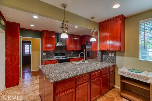 Detail Gallery Image 6 of 40 For 10049 Langdon, –,  CA 91345 - 3 Beds | 3 Baths