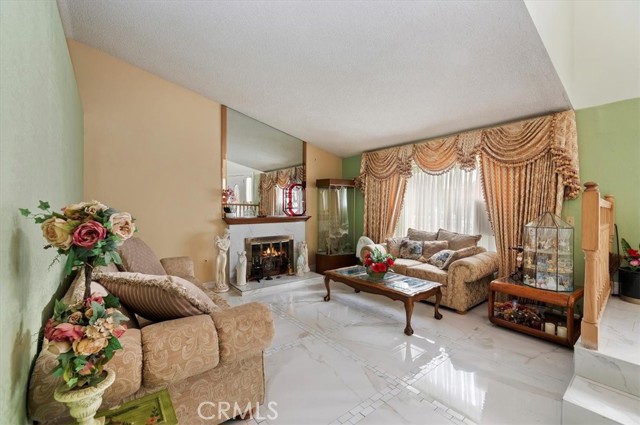 Detail Gallery Image 7 of 44 For 6184 Mandy, San Bernardino,  CA 92407 - 7 Beds | 4 Baths