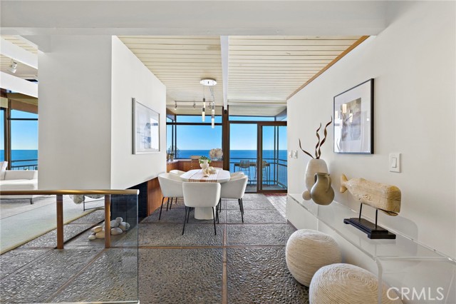 Detail Gallery Image 4 of 50 For 2581 Iris, Laguna Beach,  CA 92651 - 3 Beds | 2/1 Baths