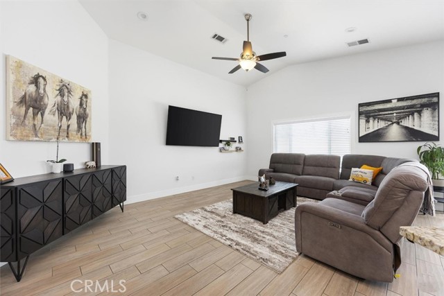 Detail Gallery Image 9 of 37 For 3822 Zamora, Bakersfield,  CA 93306 - 4 Beds | 2 Baths