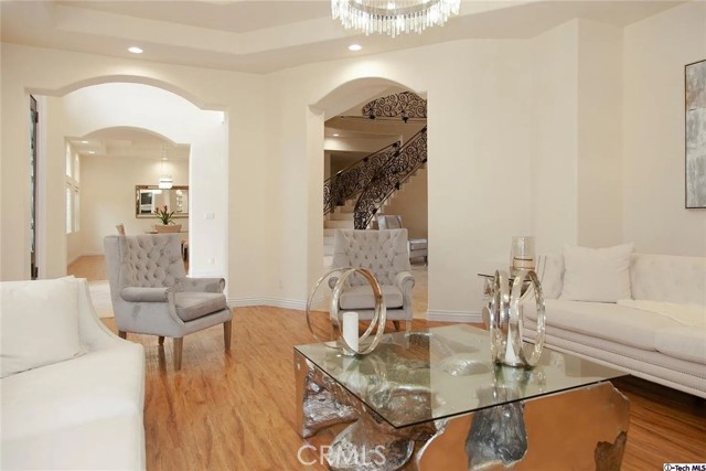 Detail Gallery Image 15 of 35 For 10062 Valley Circle Bld, Chatsworth,  CA 91311 - 7 Beds | 5 Baths