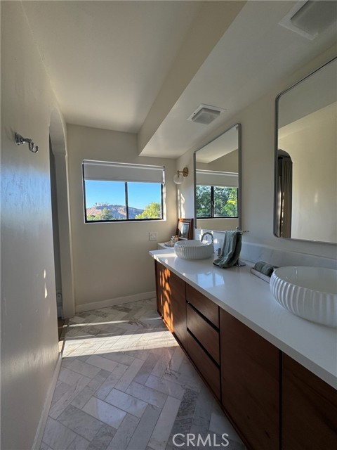 23715 Valley View Road, Calabasas CA: https://media.crmls.org/medias/1b6c4d6b-8200-4d88-ba48-d870d8101b53.jpg