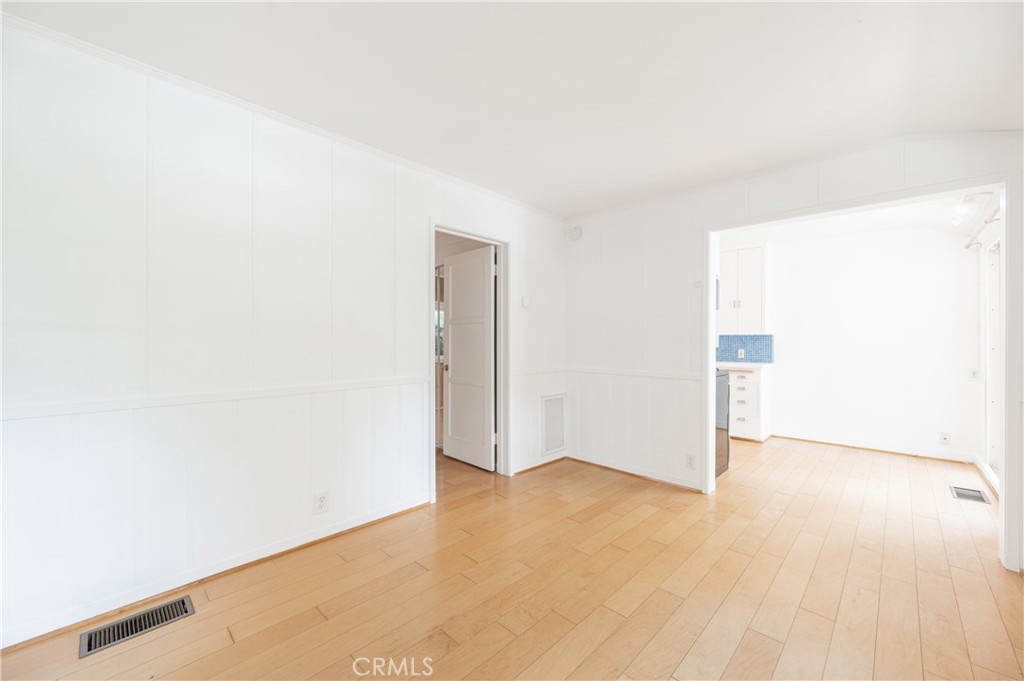 https://media.crmls.org/medias/1b6cb666-3228-4eeb-8096-d43962b5b0dc.jpg?preset=X-Large