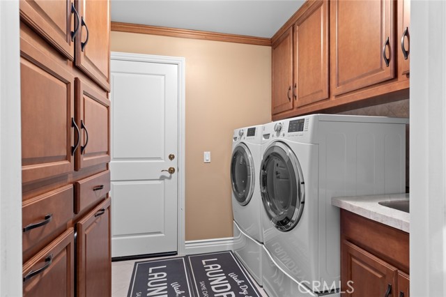 21131 Greenboro Lane, Huntington Beach CA: https://media.crmls.org/medias/1b6d1f05-9c63-4e74-bc9f-05d0119aaf5c.jpg