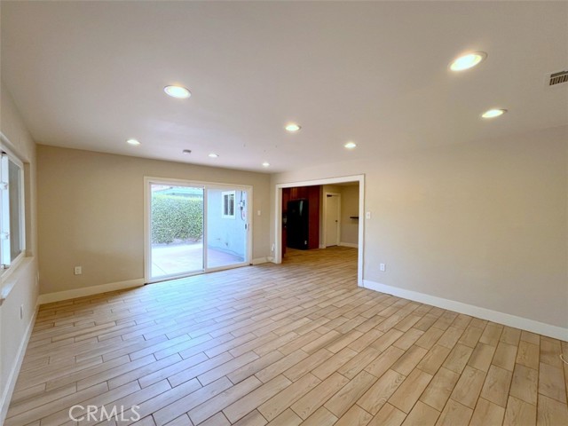 7811 Rhine Drive, Huntington Beach CA: https://media.crmls.org/medias/1b6d346f-1686-4912-8566-e395077ab466.jpg