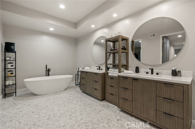Detail Gallery Image 23 of 38 For 11500 San Vicente Bld #202,  Los Angeles,  CA 90049 - 3 Beds | 3/1 Baths