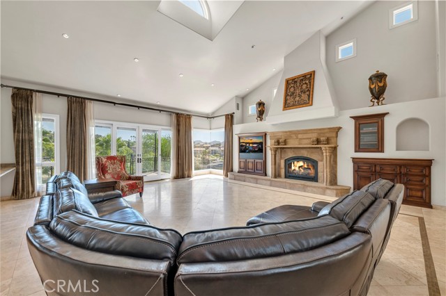 Detail Gallery Image 9 of 70 For 22166 W San Joaquin Dr, Canyon Lake,  CA 92587 - 5 Beds | 4/1 Baths