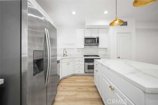 5740 S Glennie Lane, Los Angeles CA: https://media.crmls.org/medias/1b6e8988-cf4f-46cd-b6b0-09de9550e58d.jpg